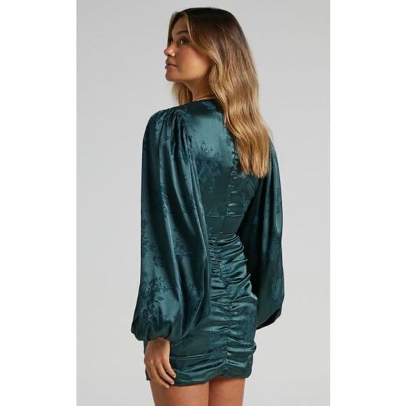 ✨Showpo. Richmond Long Sleeve Ruched Mini Sz 8 Dress✨ - Picture 5 of 10